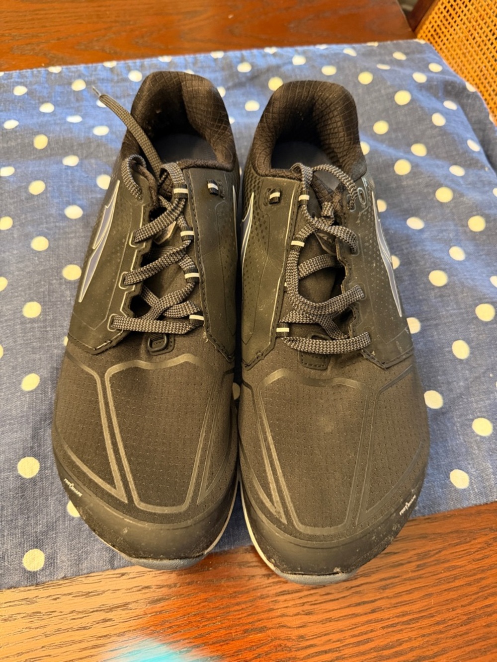 Altra Black Low-Profile Lace-Up Sneakers